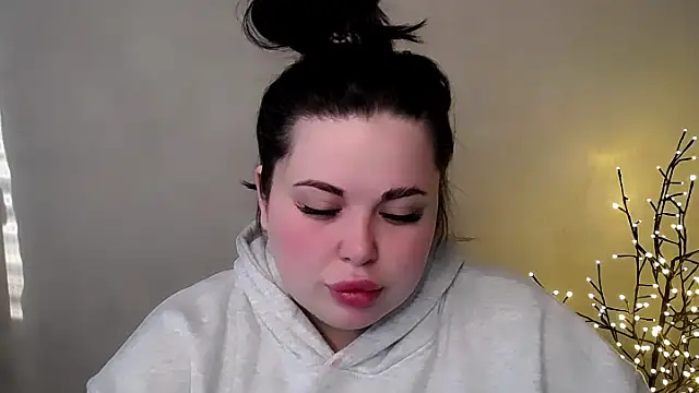 Emily Mo online show from November 2025 06:57:02 AM