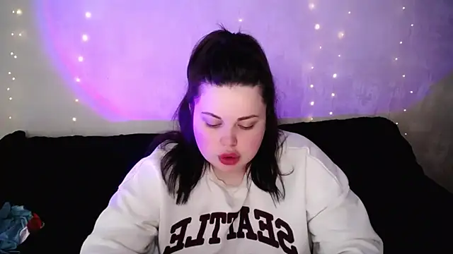 Emily Mo online show from February 2026 06:47:02 AM