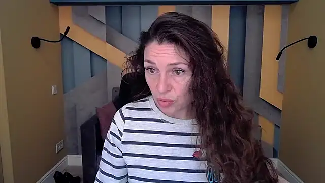 EllaLong online show from October 2025 12:30:01 PM