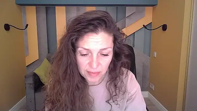 EllaLong online show from March 2026 12:21:01 PM