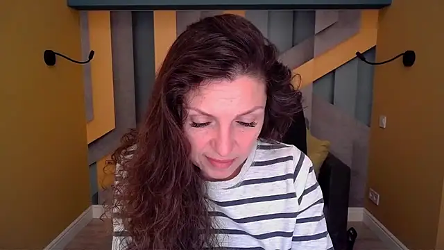 EllaLong online show from April 2026 11:32:01 AM