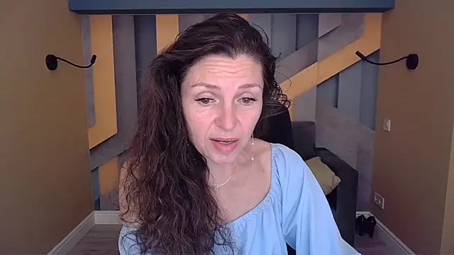 Snapshot of EllaLong chatting on June 2026 11:34:02 AM EllaLong online show from June 2026 11:34:02 AM