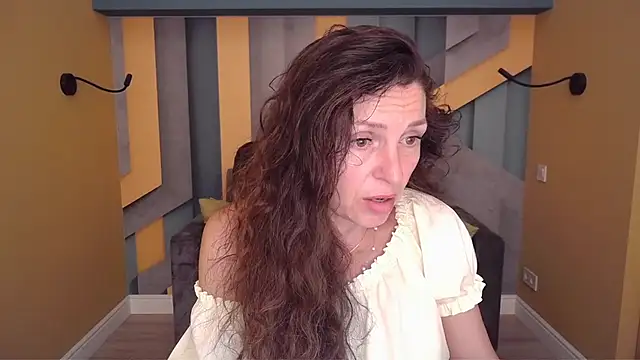 Snapshot of EllaLong chatting on June 2026 11:24:02 AM EllaLong online show from June 2026 11:24:02 AM
