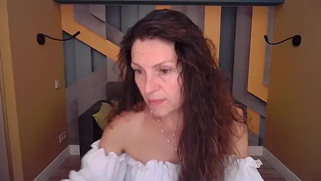 Snapshot of EllaLong chatting on June 2026 11:41:01 AM EllaLong online show from June 2026 11:41:01 AM