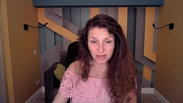 Snapshot of EllaLong chatting on June 2026 11:36:01 AM EllaLong online show from June 2026 11:36:01 AM