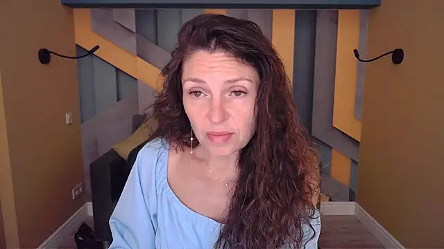 Snapshot of EllaLong chatting on July 2026 11:28:01 AM EllaLong online show from July 2026 11:28:01 AM