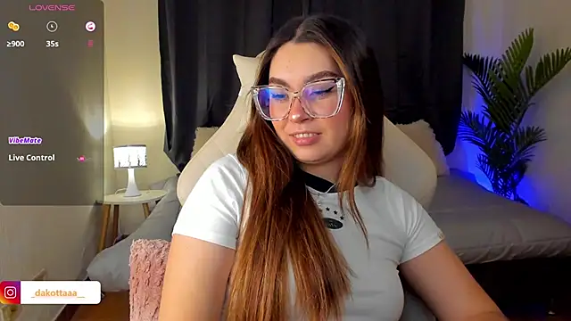 dakottaa  online show from October 2025 11:35:02 PM