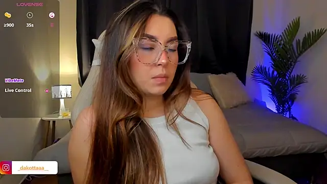 dakottaa  online show from November 2025 11:38:01 PM