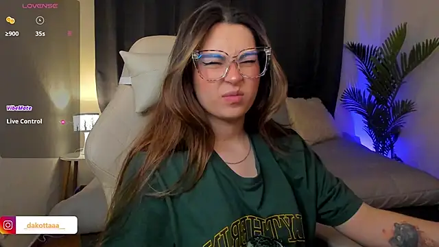 dakottaa  online show from November 2025 11:40:02 PM