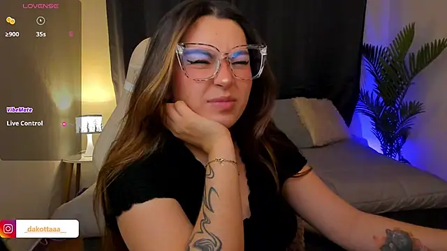 dakottaa  online show from December 2025 11:36:02 PM