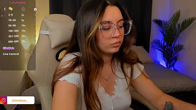 dakottaa  online show from December 2025 11:33:02 PM