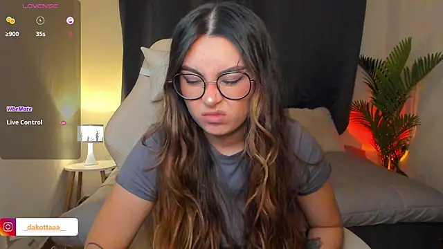 dakottaa  online show from March 2026 12:04:01 AM