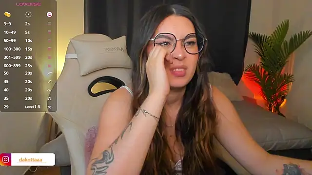 dakottaa  online show from April 2026 11:37:02 PM