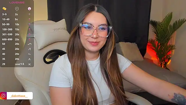 dakottaa  online show from April 2026 11:32:02 PM