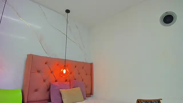 Snapshot of Belle_Brunette chatting on January 2026 12:54:01 PM Belle Brunette online show from January 2026 12:54:01 PM