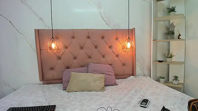 Snapshot of Belle_Brunette chatting on February 2026 11:44:02 AM Belle Brunette online show from February 2026 11:44:02 AM