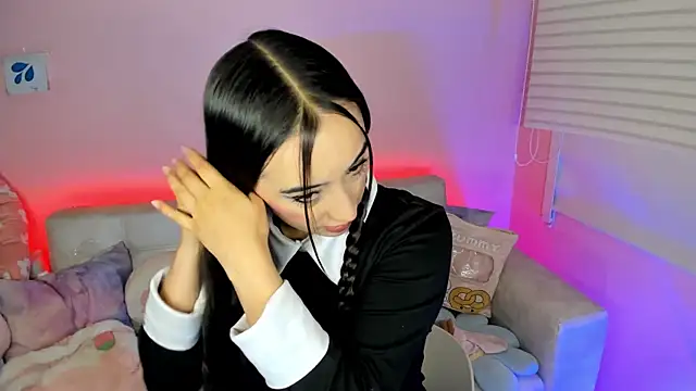 tinysara online show from March 2026 04:40:02 PM