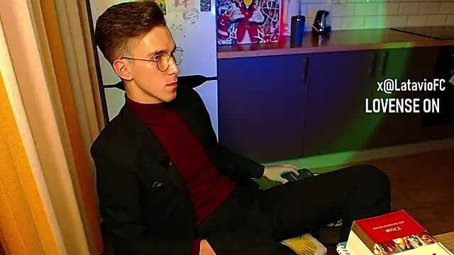 Midnighter  online show from September 2025 03:19:02 AM