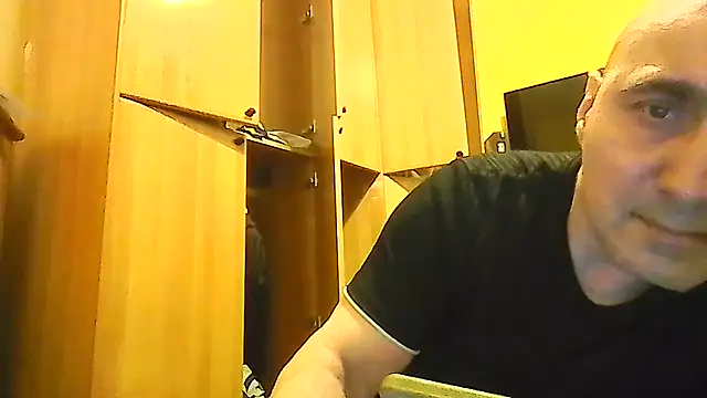 Analove1976 online show from April 2026 06:42:01 PM