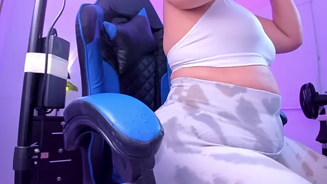 izaro22 online show from January 2026 12:44:02 PM