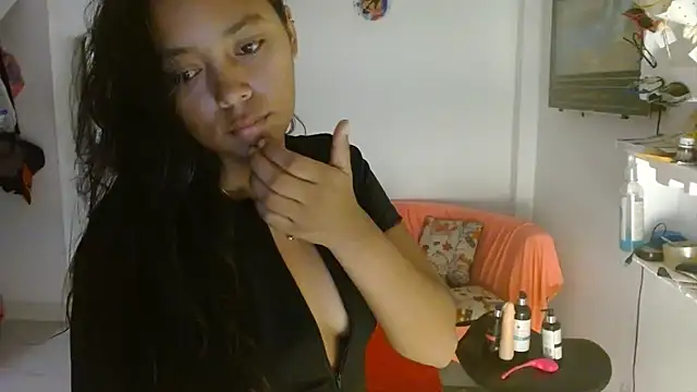 Chiara petterson online show from December 2025 04:36:01 PM