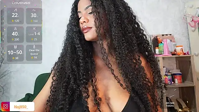 HOTBLACKANDWHITE2 online show from February 2026 05:00:02 PM