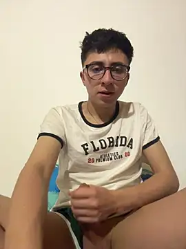 Snapshot of CamiRojas_boy chatting on February 2026 03:50:01 AM CamiRojas boy online show from February 2026 03:50:01 AM