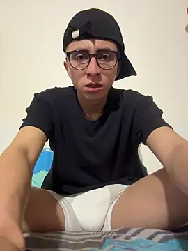 Snapshot of CamiRojas_boy chatting on February 2026 04:35:02 AM CamiRojas boy online show from February 2026 04:35:02 AM