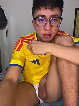 Snapshot of CamiRojas_boy chatting on June 2026 04:57:01 AM CamiRojas boy online show from June 2026 04:57:01 AM