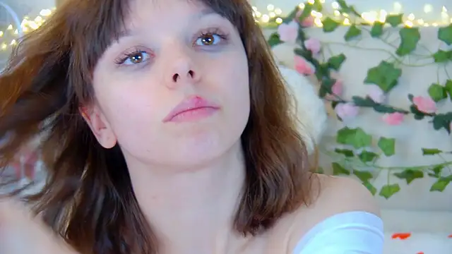 Snapshot of ElisabethDavis chatting on April 2026 04:42:02 PM ElisabethDavis online show from April 2026 04:42:02 PM