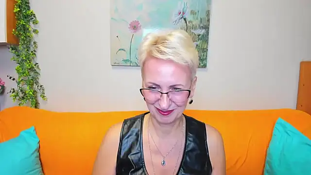 iamyourdream89 online show from November 2025 07:57:02 PM