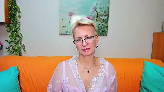 iamyourdream89 online show from November 2025 01:22:01 PM