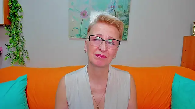 iamyourdream89 online show from February 2026 11:31:01 AM