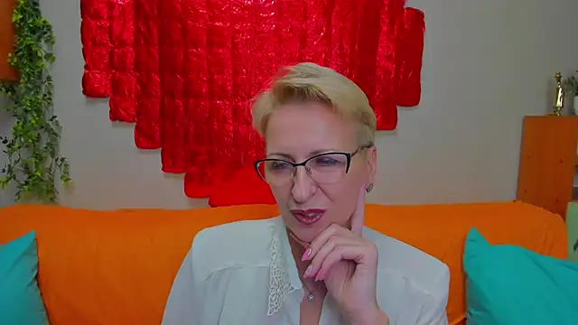 iamyourdream89 online show from February 2026 05:22:02 PM