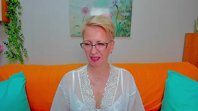 Snapshot of iamyourdream89 chatting on May 2026 08:42:02 AM iamyourdream89 online show from May 2026 08:42:02 AM