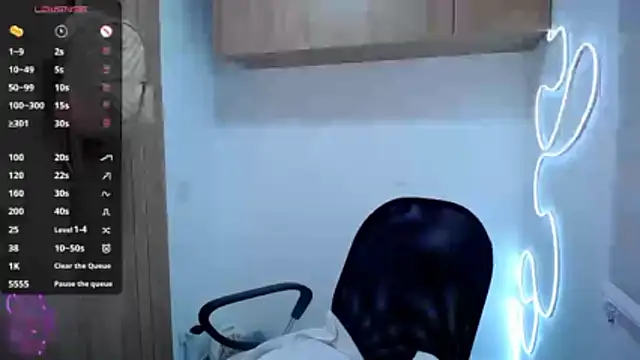 Danna Ross  online show from December 2025 09:09:01 PM