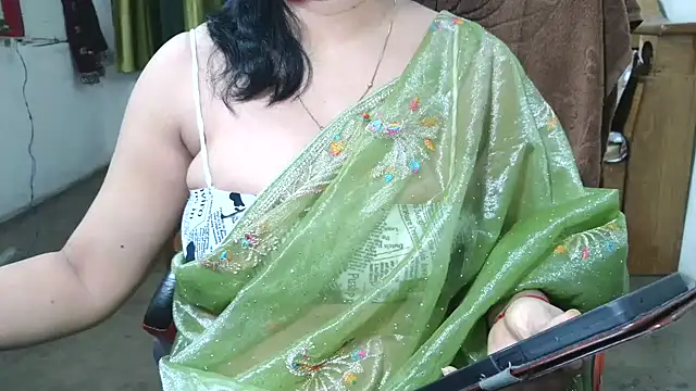 Snapshot of Cute_Mahi22 chatting on January 2026 07:01:01 AM Cute Mahi22 online show from January 2026 07:01:01 AM