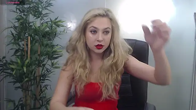 Snapshot of AvaBlue_ chatting on December 2024 07:14:01 AM AvaBlue online show from December 2024 07:14:01 AM