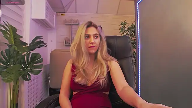 Snapshot of AvaBlue_ chatting on February 2025 07:29:02 AM AvaBlue online show from February 2025 07:29:02 AM