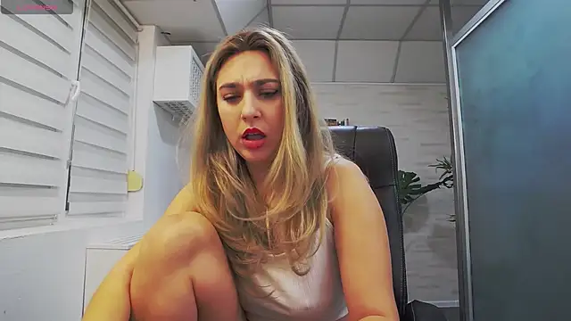 Snapshot of AvaBlue_ chatting on February 2025 07:13:02 AM AvaBlue online show from February 2025 07:13:02 AM