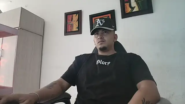 Snapshot of myke_andrade chatting on November 2025 02:40:02 PM myke andrade online show from November 2025 02:40:02 PM