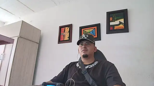 Snapshot of myke_andrade chatting on December 2025 05:19:02 PM myke andrade online show from December 2025 05:19:02 PM