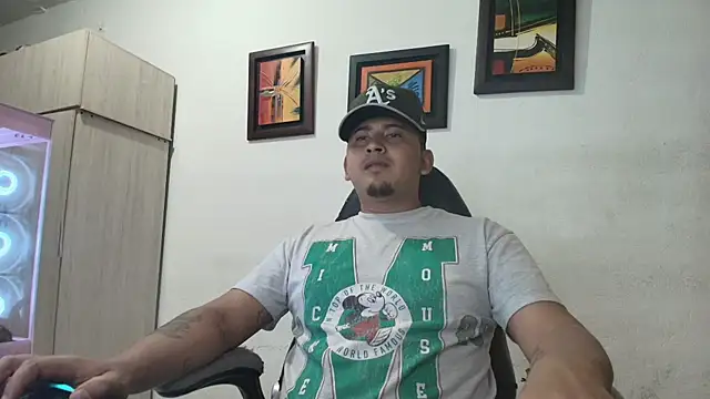 Snapshot of myke_andrade chatting on December 2025 01:11:02 AM myke andrade online show from December 2025 01:11:02 AM
