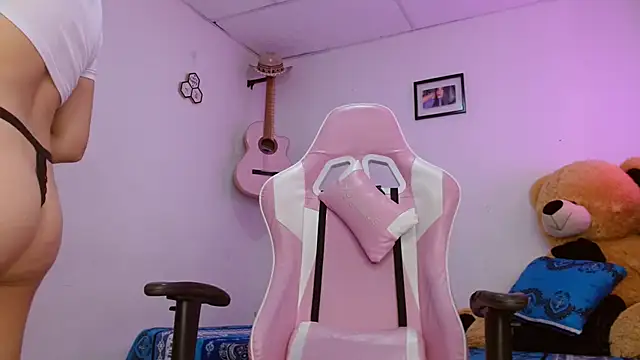 Dakota bumm online show from November 2025 04:10:02 PM