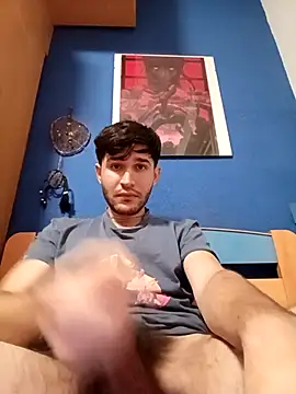 Snapshot of Esti02 chatting on December 2025 06:14:03 PM Esti02 online show from December 2025 06:14:03 PM