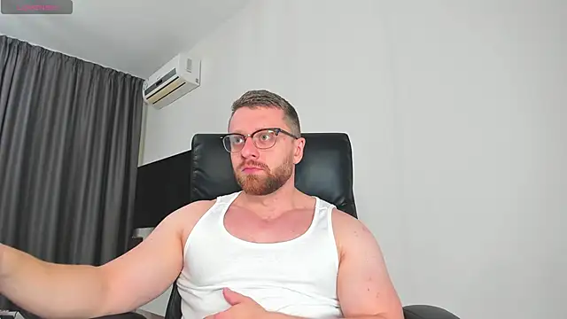 Snapshot of Findom_guy chatting on December 2025 04:47:01 PM Findom guy online show from December 2025 04:47:01 PM