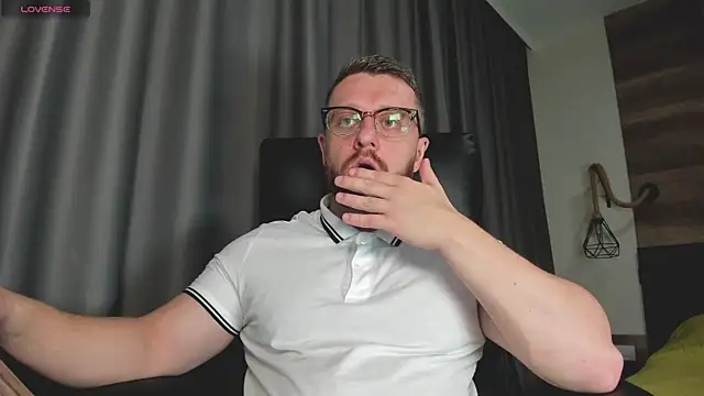 Snapshot of Findom_guy chatting on January 2026 07:17:01 PM Findom guy online show from January 2026 07:17:01 PM