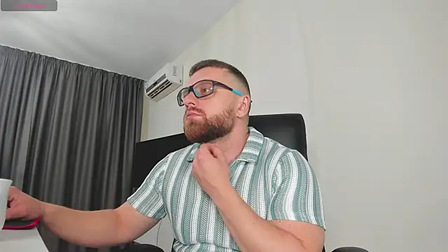 Snapshot of Findom_guy chatting on January 2026 04:01:01 PM Findom guy online show from January 2026 04:01:01 PM