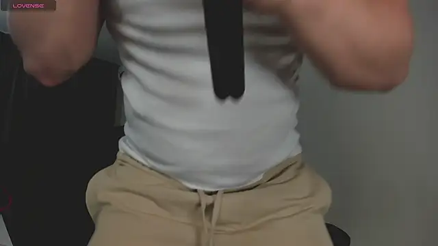 Snapshot of Findom_guy chatting on January 2026 10:35:01 PM Findom guy online show from January 2026 10:35:01 PM