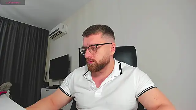 Snapshot of Findom_guy chatting on February 2026 06:01:01 PM Findom guy online show from February 2026 06:01:01 PM